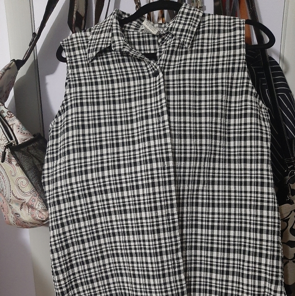 Clothes - Picture 9 of 13